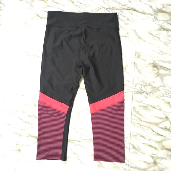 💝 UNDER ARMOUR 💝 gray/orange/stripe maroon capri yoga/exercise leggings size M - Picture 2 of 7